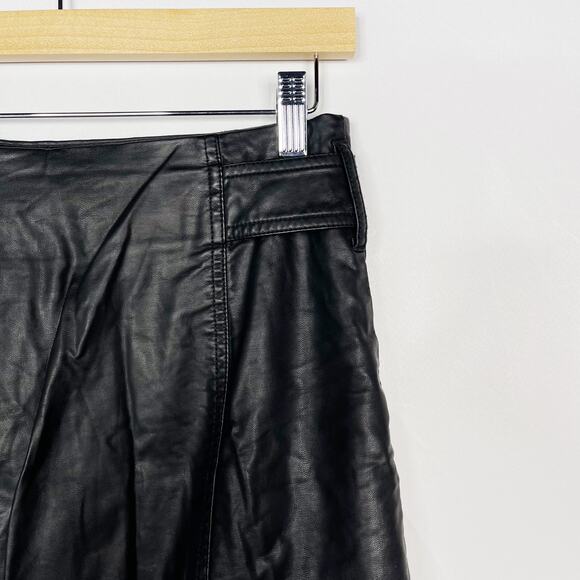 Free People Size 4 Black Feelin Fresh Vegan Mini Skirt Faux Leather Belted Zip - Picture 5 of 12